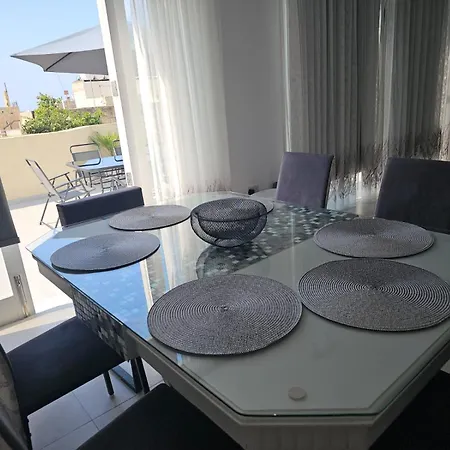 Penthouse Cathedral And Seaview Terrace V2 *