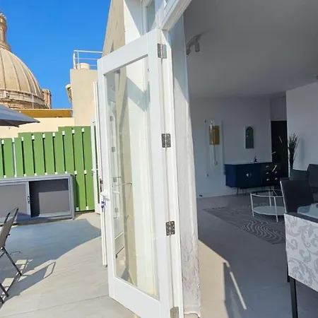 Penthouse Cathedral And Seaview Terrace V2 *